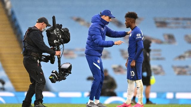 Ein Wechsel von Callum Hudson-Odoi (r) vom FC Chelsea zu Borussia Dortmund kam für Blues-Trainer Thomas Tuchel nie infrage.