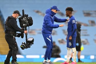 Ein Wechsel von Callum Hudson-Odoi (r) vom FC Chelsea zu Borussia Dortmund kam für Blues-Trainer Thomas Tuchel nie infrage.