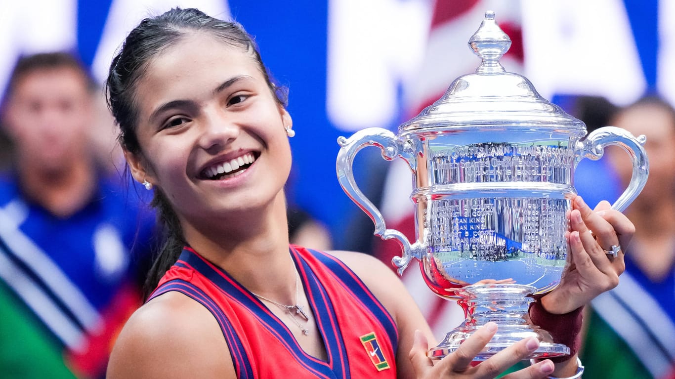 Emma Raducanu: Die 18-jährige US-Open-Gewinnerin hat die Herzen der Tennisfans im Sturm erobert.