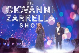Die britische Sopranistin Sarah Brightman und der Sänger Giovanni Zarrella stehen in der "Giovanni Zarrella Show" gemeinsam auf der Bühne.