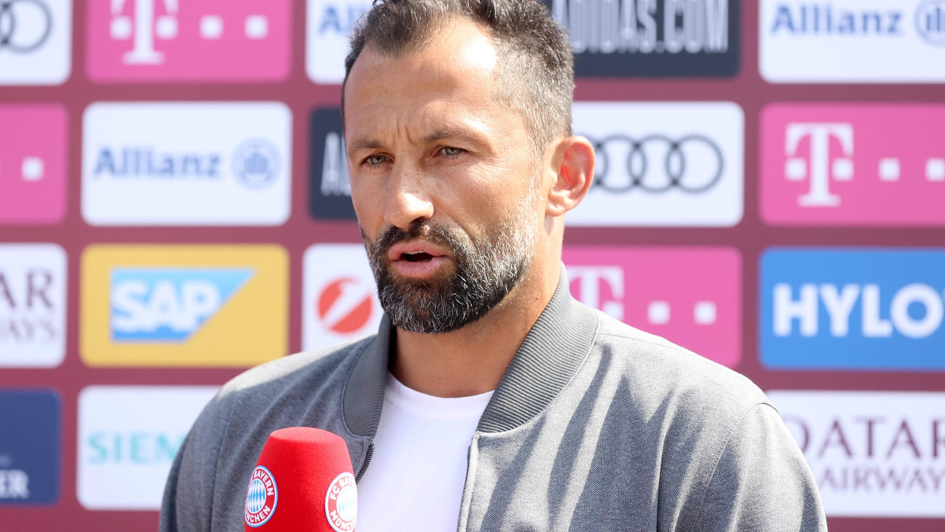 Hasan Salihamidzic: Der Bayern-Boss hat wenig Verständnis für Reus' Abreise. Hasan Salihamidzic: Der Bayern-Boss hat wenig Verständnis für Reus' Abreise.