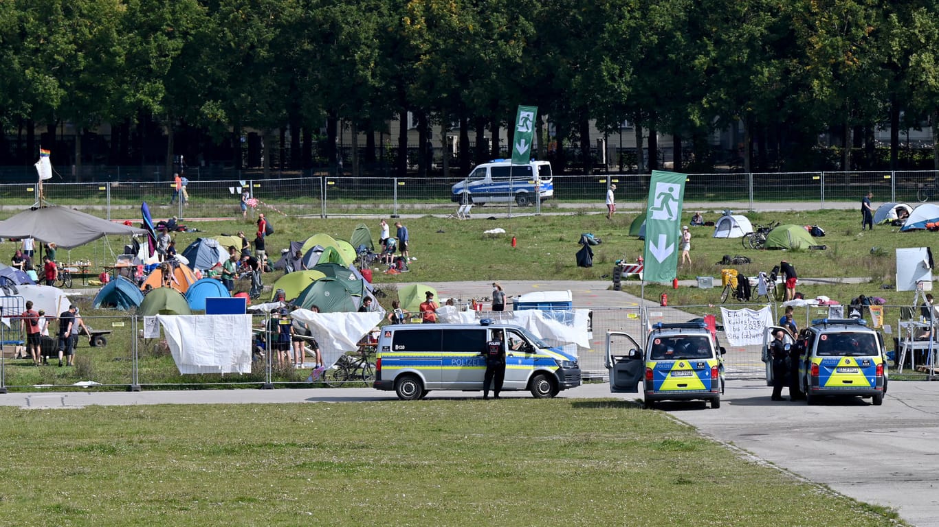 Die letzten Campingzelte stehen auf dem Gelände des "Mobilitätswende Camp München", das auf der Theresienwiese aufgebaut ist. Die IAA MOBILITY 2021 fand vom 07.-12.09.2021 statt.