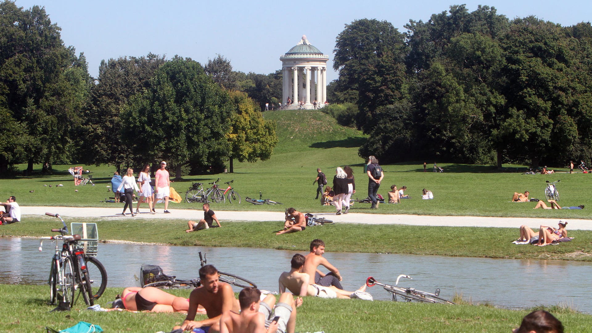 Warmer Spätsommertag bei blauem Himmel und Sonnenschein in München: Die kommende Septemberwoche wird sommerlich – bis Mittwoch. Warmer Spätsommertag bei blauem Himmel und Sonnenschein in München: Die kommende Septemberwoche wird sommerlich – bis Mittwoch.