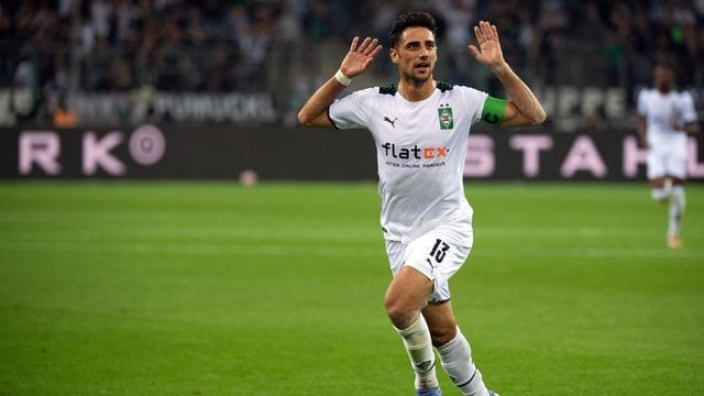 Mönchengladbachs Lars Stindl feiert sein Tor zum 1:0.
