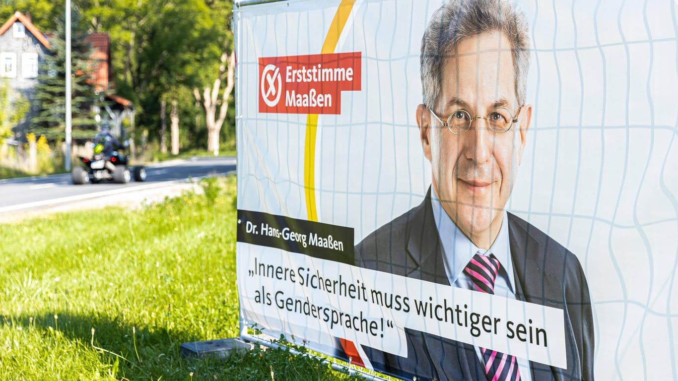 Nicht nur dieses Transparent wirbt bei Thüringern dafür, die Erststimme Hans-Georg Maaßen zu geben.