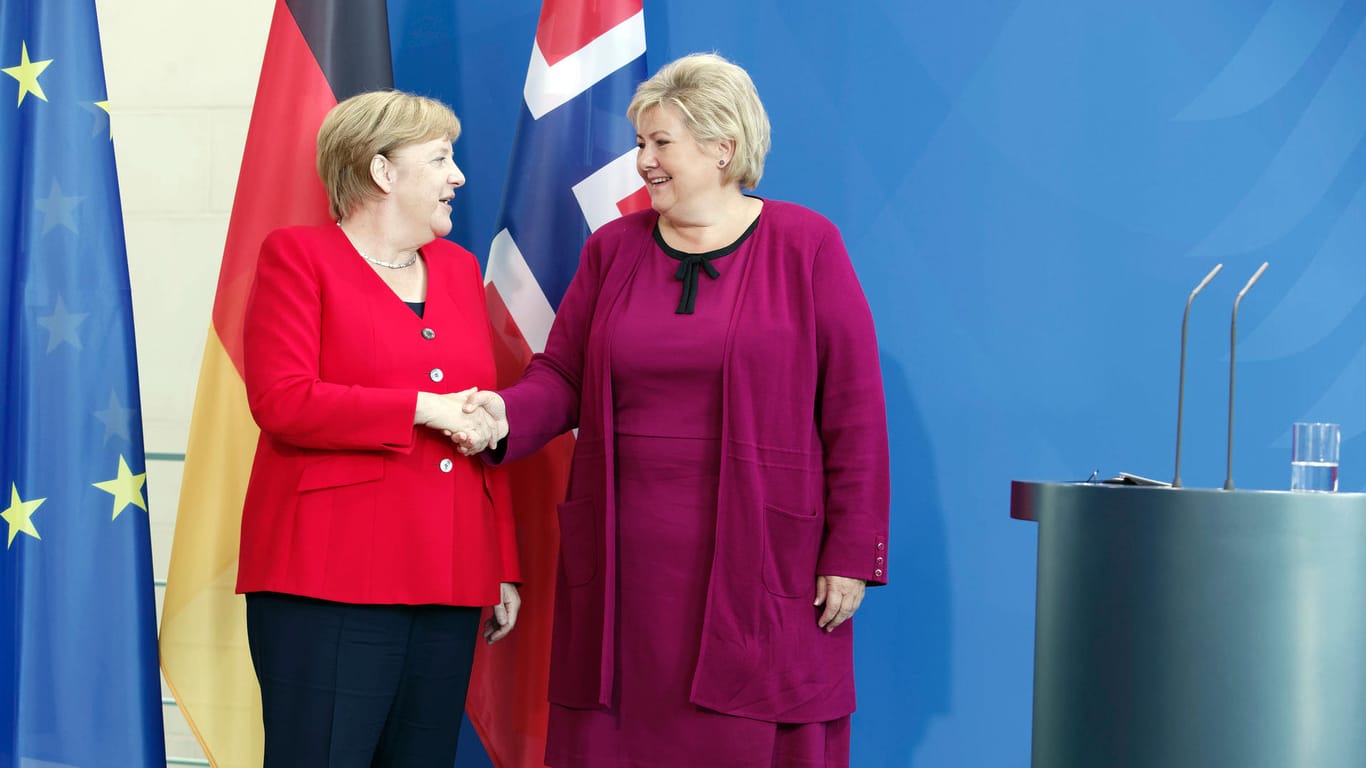 Handshake unter konservativen Spitzenfrauen: Angela Merkel und Erna Solberg bei einem Treffen 2019.