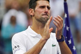 Ein geschlagener Novak Djokovic konnte die Tränen nicht zurückhalten.