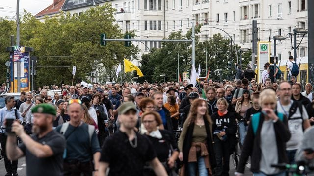 Gegner der Corona-Politik protestieren in Berlin Gegner der Corona-Politik protestieren in Berlin