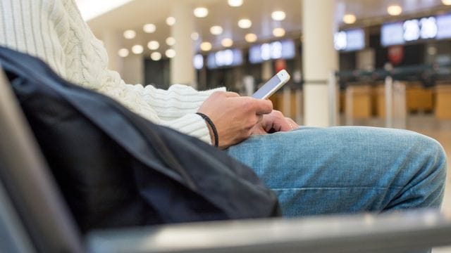 Wo es welche Flughafen-WLAN-Netze gibt und wie deren Passwörter lauten, das verrät eine Karte, die der Reiseblog "Foxnomad. Wo es welche Flughafen-WLAN-Netze gibt und wie deren Passwörter lauten, das verrät eine Karte, die der Reiseblog "Foxnomad.