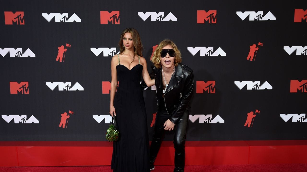 The Kid Laroi (r) und Katarina Deme bei den MTV Video Music Awards im New Yorker Barclays Center. The Kid Laroi (r) und Katarina Deme bei den MTV Video Music Awards im New Yorker Barclays Center.