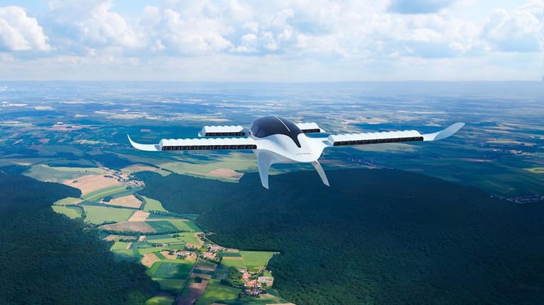 Animation eines Lilium-Flugtaxis in der Luft (Symbolbild): Das Münchner Unternehmen will bald die Serienproduktion in Deutschland starten.