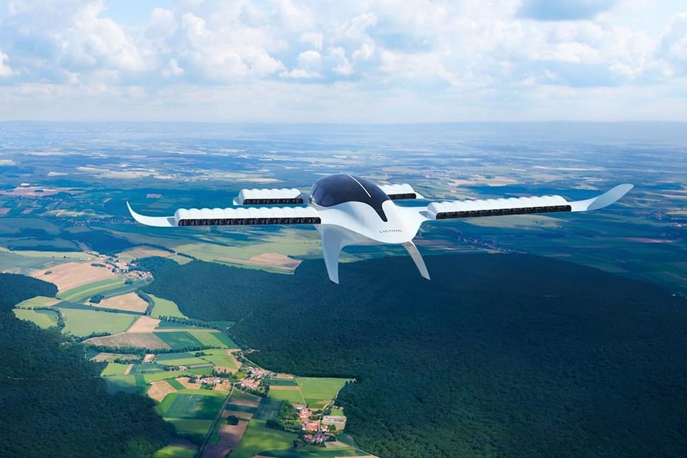 Animation eines Lilium-Flugtaxis in der Luft (Symbolbild): Das Münchner Unternehmen will bald die Serienproduktion in Deutschland starten.