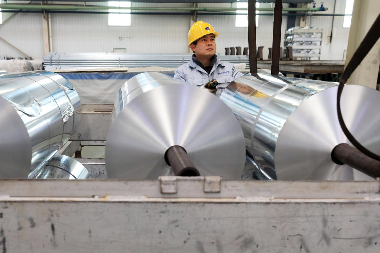 Produktion von Aluminiumfolie in China (Symbolbild): Der Bedarf des Metalls zieht seit Jahren an.