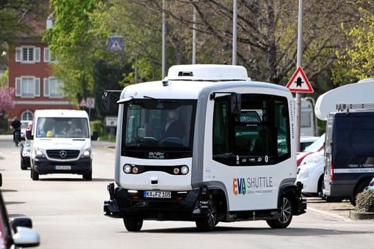 Im Rahmen des Forschungsprojekts "EVA-Shuttle" waren mehrere autonome Mini-Busse mehr als zwei Monate in Karlsruhe unterwegs.