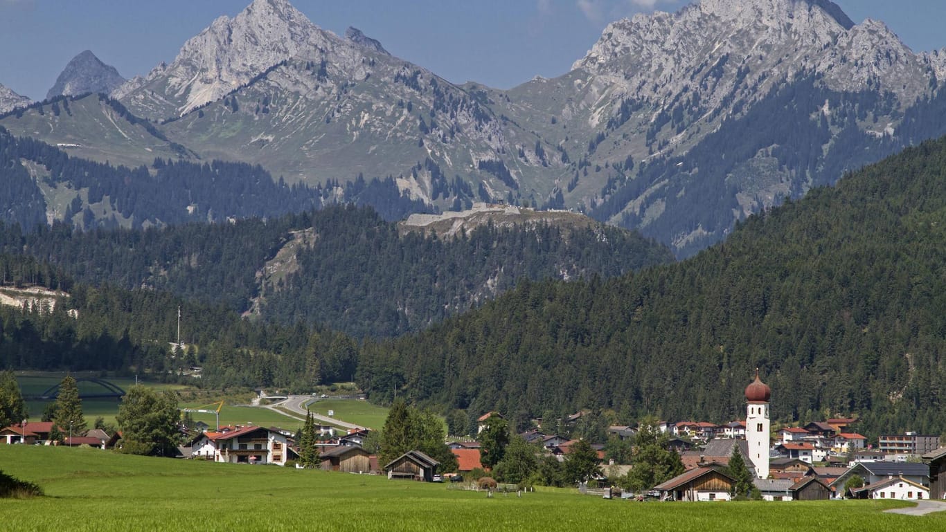 Heiterwang in Tirol: In diesem Ort ereignete sich ein Unfall, bei dem sieben Deutsche verletzt wurden.