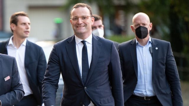 Jens Spahn (CDU, M): Der Gesundheitsminister strebt nach der Wahl ein politisches Amt an.