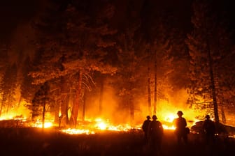 Brände am Lake Tahoe: Die Kosten durch die Klimakrise sind in den USA enorm hoch.
