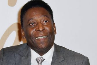 Pelé: Der Fußball-Ikone geht es nach der Tumor-Entfernung wieder besser – er darf die Intensivstation verlassen.