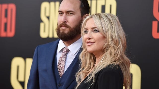 Danny Fujikawa und Kate Hudson.