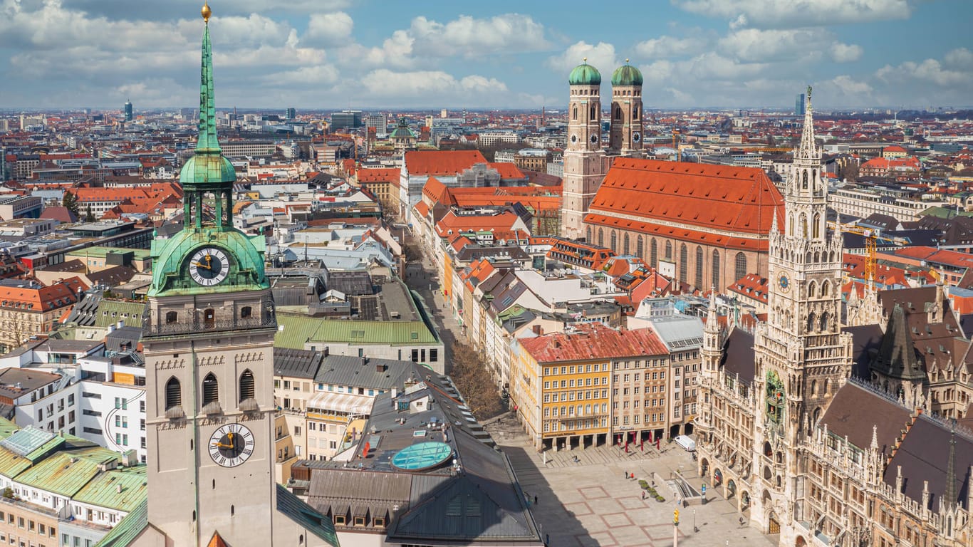 Marienplatz, Neues Rathaus und Frauenkirche von oben (Archivbild): In München sind die Direktmandate in den Wahlkreisen hart umkämpft.