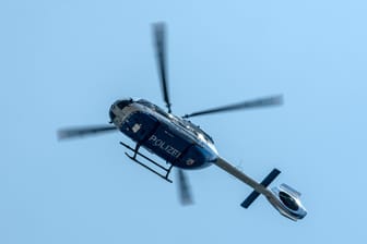 Ein Hubschrauber der Polizei (Archivbild): In Essen-Borbeck kommt es derzeit zu einem Großeinsatz der Polizei.