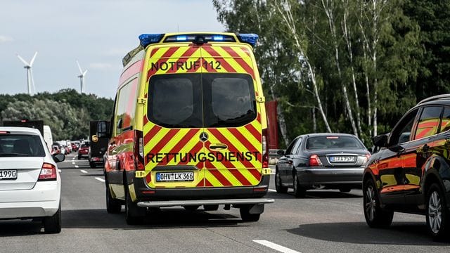 Die Rettungsgasse dient Einsatzkräften dazu, möglichst schnell zum Ort des Geschehens zu gelangen.