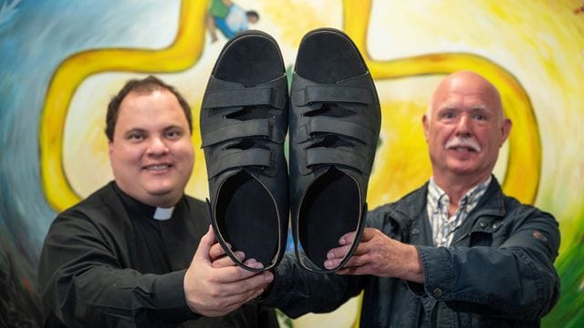 Sandalen für die größten Füße der Welt Sandalen für die größten Füße der Welt
