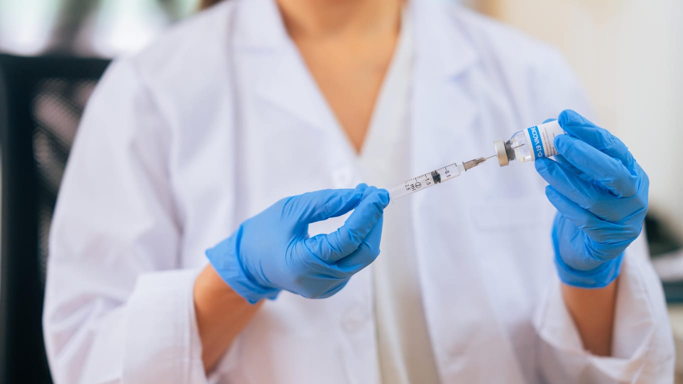 Impfung: Experten haben sich zur gleichzeitigen Impfung gegen Corona und Grippe geäußert.