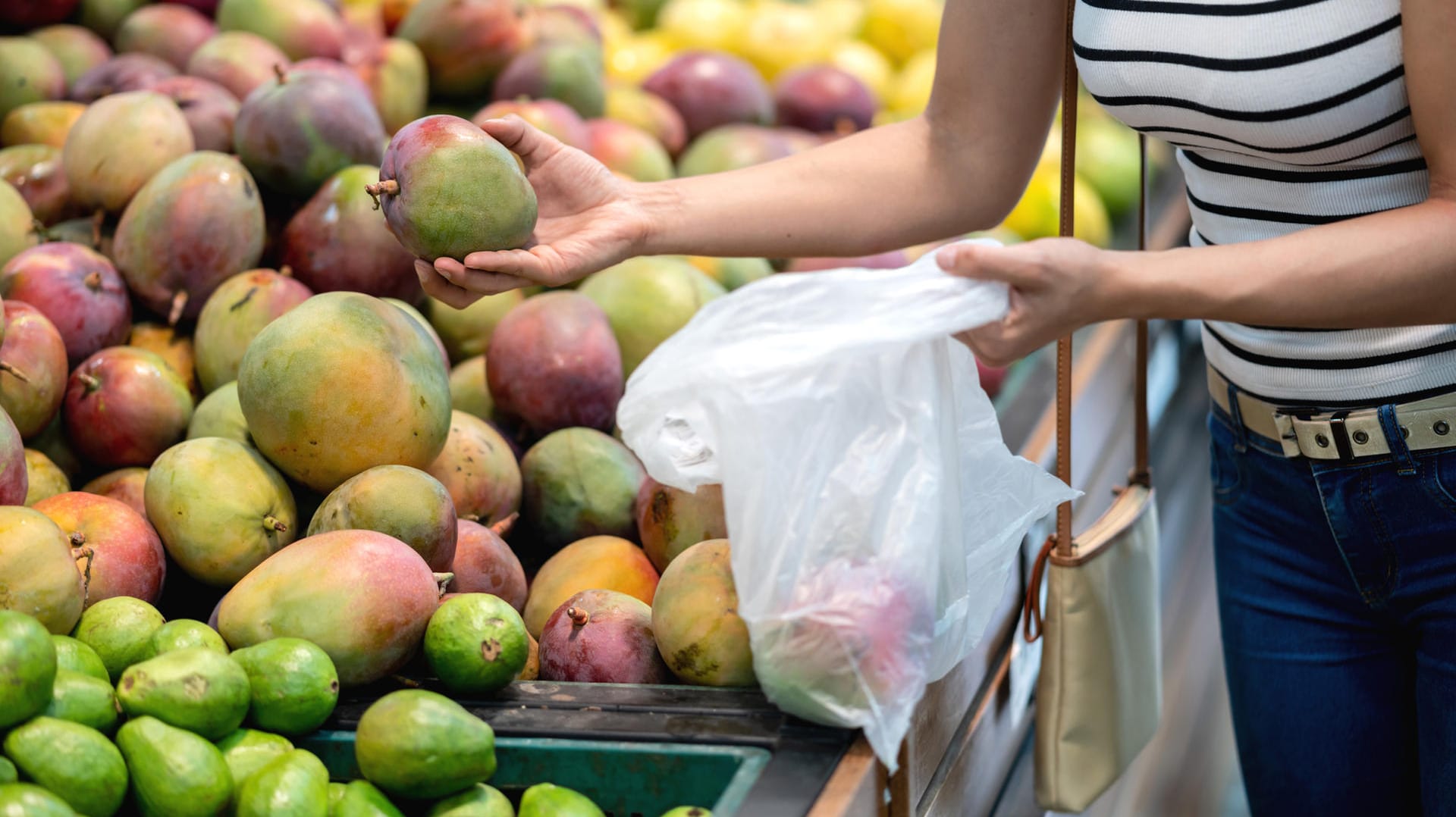 Mangos im Supermarkt: Steht "essreif" bei den Mangos, sollen die Früchte nicht mehr nachreifen müssen.