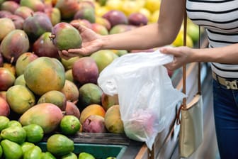 Mangos im Supermarkt: Steht "essreif" bei den Mangos, sollen die Früchte nicht mehr nachreifen müssen.