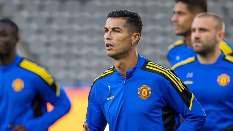 Cristiano Ronaldo: Der portugiesische Superstar stieg mit seinen Teamkollegen von Manchester United in einem Zwei-Sterne-Hotel ab.