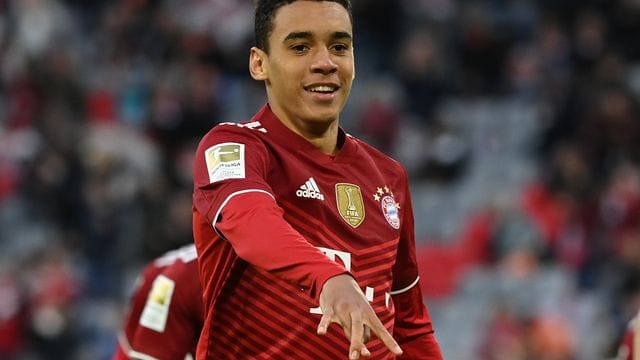 Bayern-Offensivspieler Jamal Musiala darf in Barcelona von Anfang an ran. Bayern-Offensivspieler Jamal Musiala darf in Barcelona von Anfang an ran.