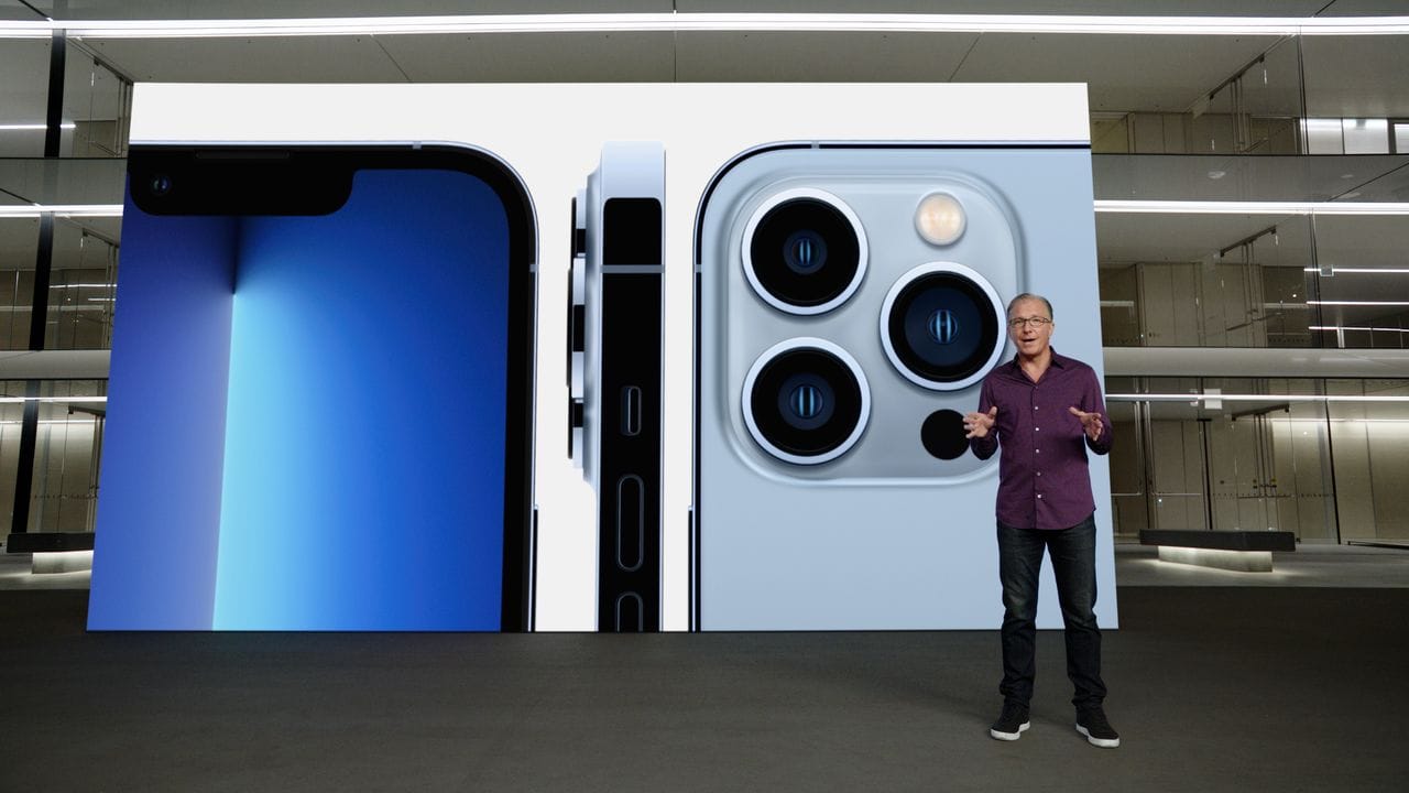 Schnellere Chips, bessere Kameras: Apple-Marketingchef Greg Joswiak präsentiert das neue iPhone 13 Pro.