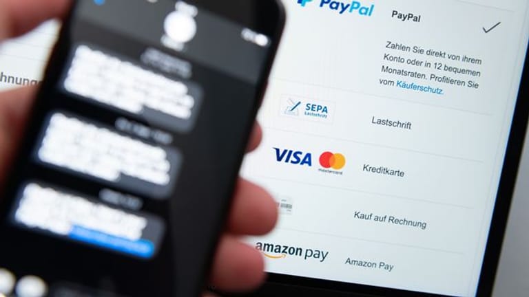 Die neuen Regeln für Kreditkartenzahlungen im Netz gelten nun seit einem halben Jahr.