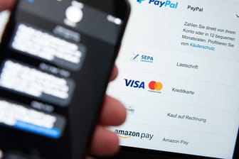 Die neuen Regeln für Kreditkartenzahlungen im Netz gelten nun seit einem halben Jahr.