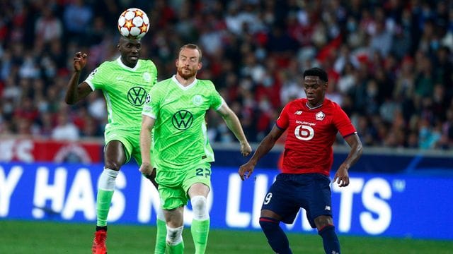 Ist glücklich, mit Wolfsburg wieder Königsklassen-Luft einzuatmen: Maximilian Arnold (M).