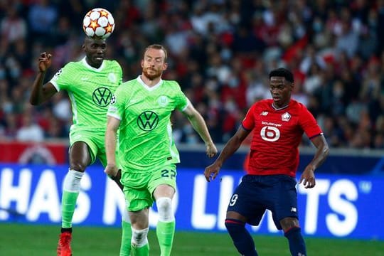 Ist glücklich, mit Wolfsburg wieder Königsklassen-Luft einzuatmen: Maximilian Arnold (M).