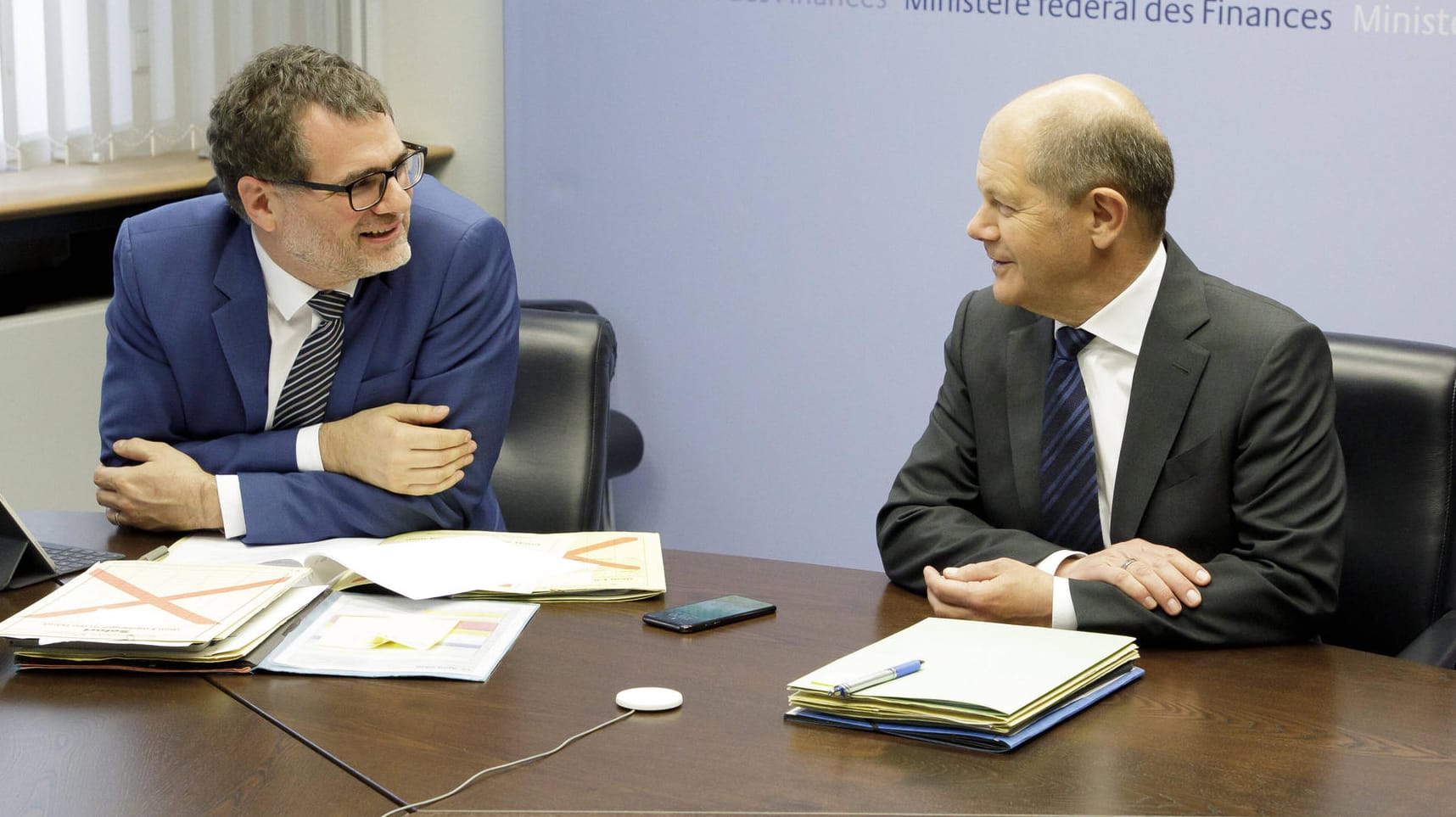 Olaf Scholz mit seinem Vertrauten Wolfgang Schmidt (links).