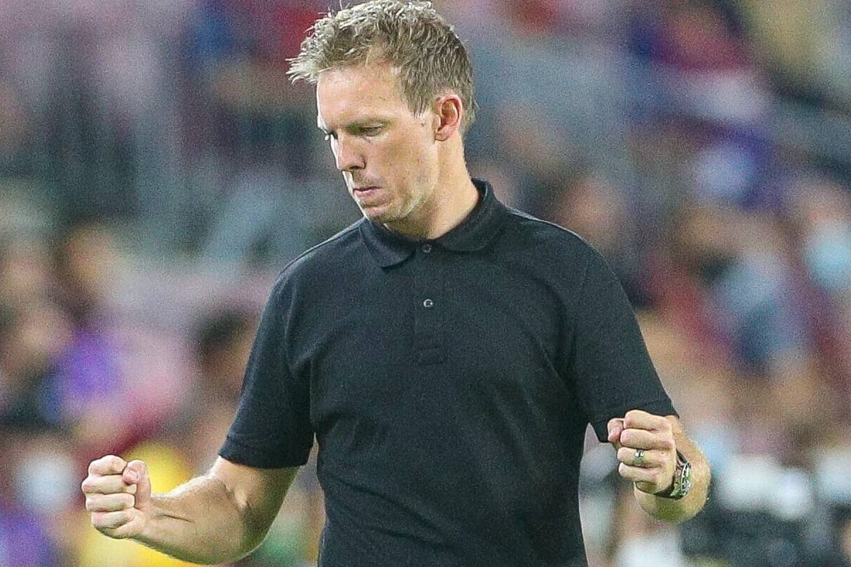 Schlussjubel von Julian Nagelsmann: Der Bayern-Trainer freut sich über den Erfolg gegen Barcelona.