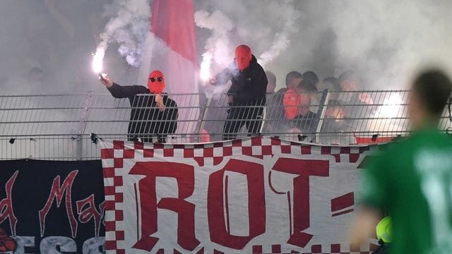 Fans von Rot-Weiss Essen sorgten für unschöne Szenen in Münster. Fans von Rot-Weiss Essen sorgten für unschöne Szenen in Münster.