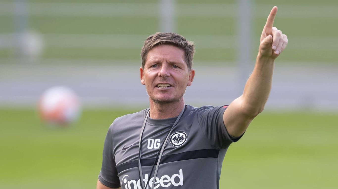 Oliver Glasner: Der Eintracht-Trainer wird am Donnerstag nicht am Spielfeldrand zu sehen sein.