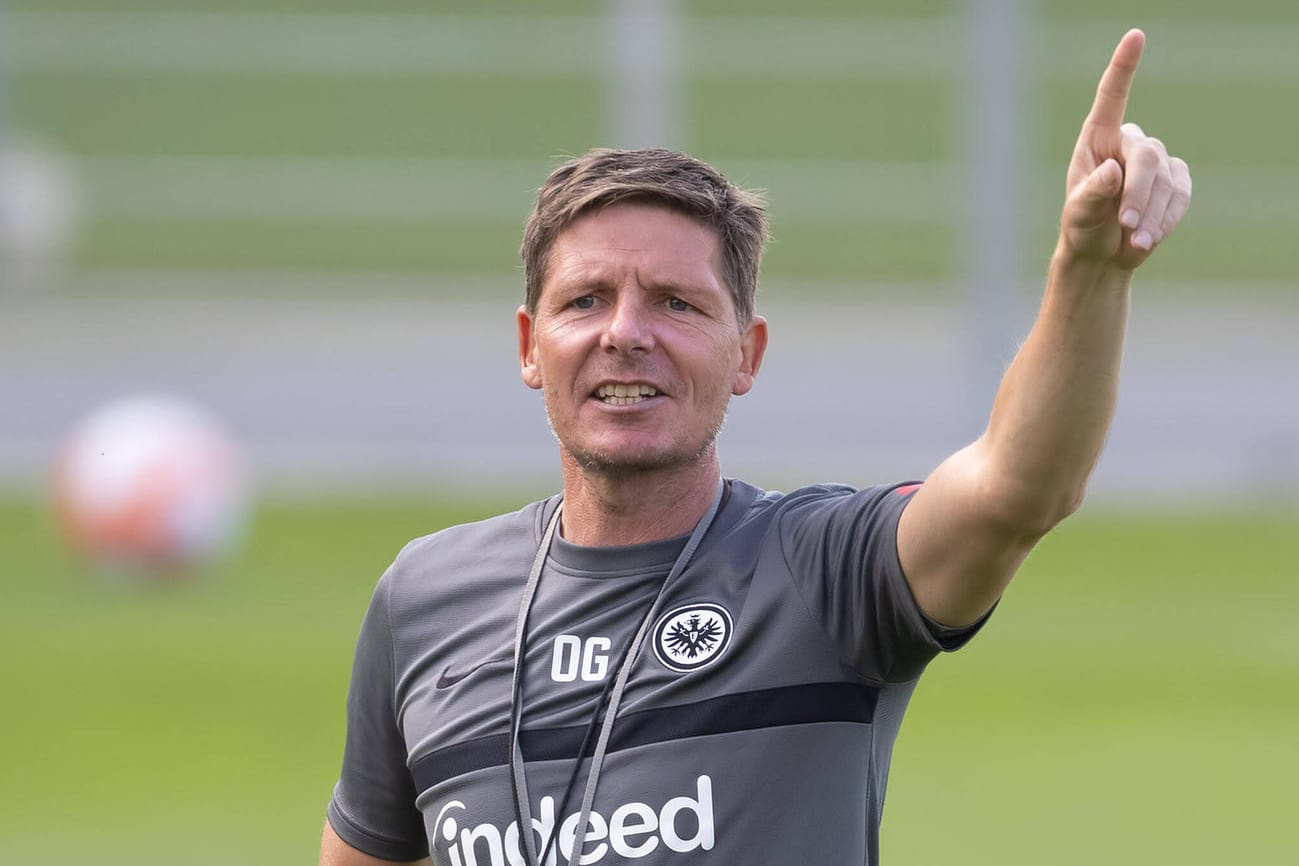 Oliver Glasner: Der Eintracht-Trainer wird am Donnerstag nicht am Spielfeldrand zu sehen sein.