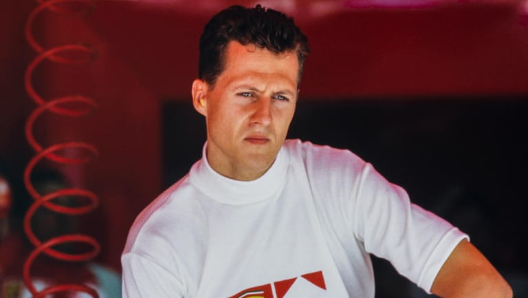 Michael Schumacher nachdenklich: Der frühere Formel-1-Fahrer drehte von 1996 bis 2006 für den Rennstall Ferrari seine Runden.