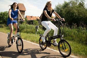 Heute sind bei verschiedenen Shops E-Bikes von Zündapp, Prophete und Blaupunkt auf Tiefpreise reduziert.