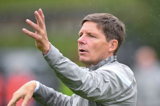 Muss Frankfurts Europa-Auftakt aus der Loge aus verfolgen: Eintracht-Coach Oliver Glasner.