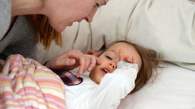 Gewohnheit: Es ist normal, wenn sich Kinder nach dem Aufwachen die Augen reiben.