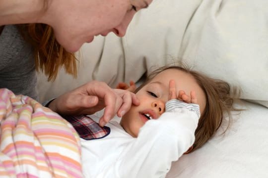 Gewohnheit: Es ist normal, wenn sich Kinder nach dem Aufwachen die Augen reiben.