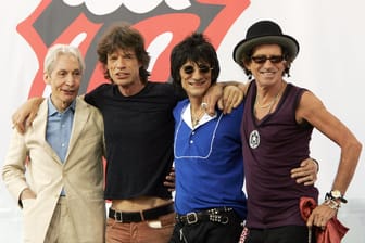 The Rolling Stones: Charlie Watts mit seinen Bandkollegen Mick Jagger, Ron Wood und Keith Richards: