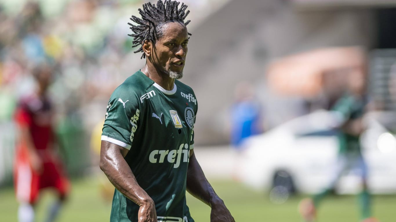 Zé Roberto 2019 bei einem Benefizspiel im Palmeiras-Trikot: Der 47-Jährige hält sich weiter fit.