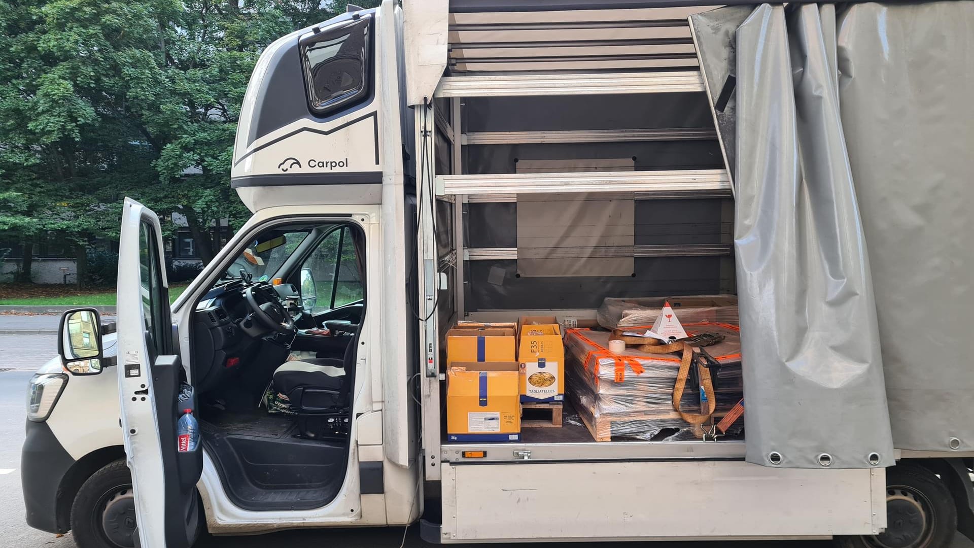 Der Lkw des 24-Jährigen: Insgesamt hatte das Fahrzeug 78 Kilogramm Heroin geladen. Der Lkw des 24-Jährigen: Insgesamt hatte das Fahrzeug 78 Kilogramm Heroin geladen.
